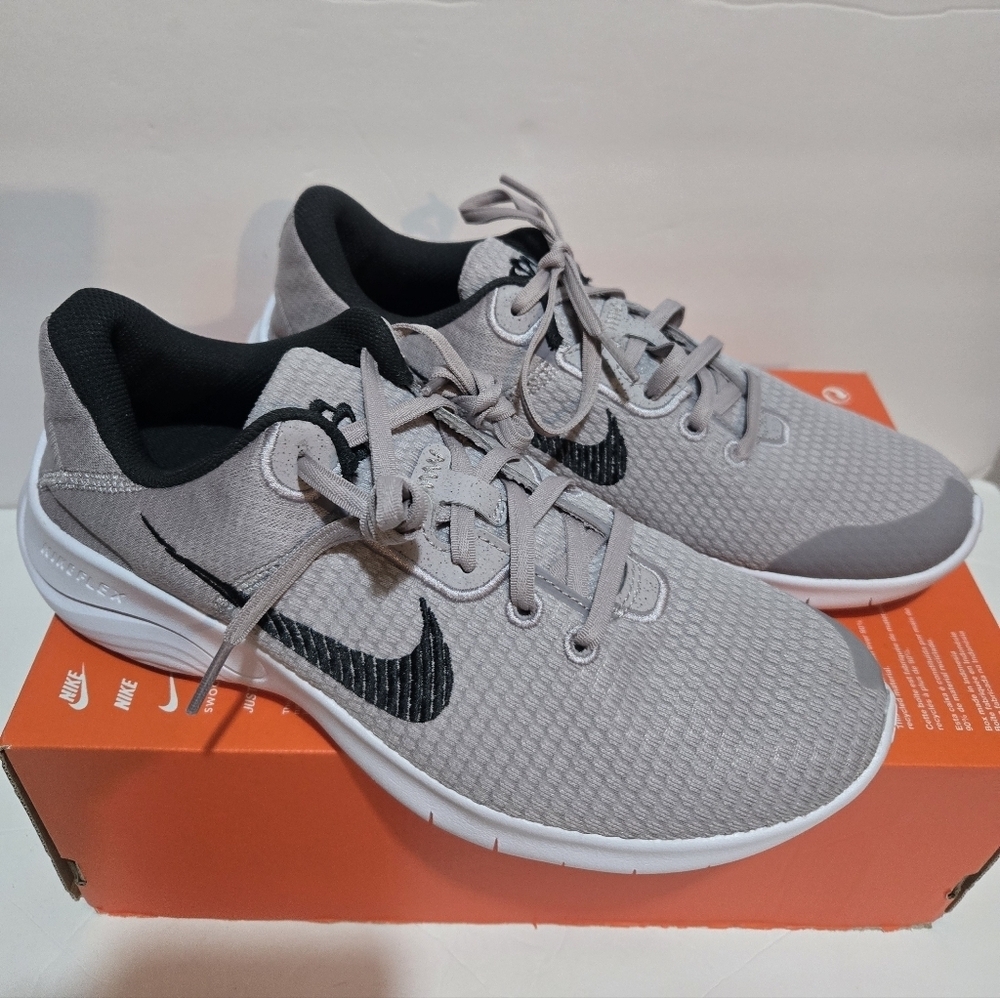 NIKE NEW Gray and Black Athletic Shoes. Size 9